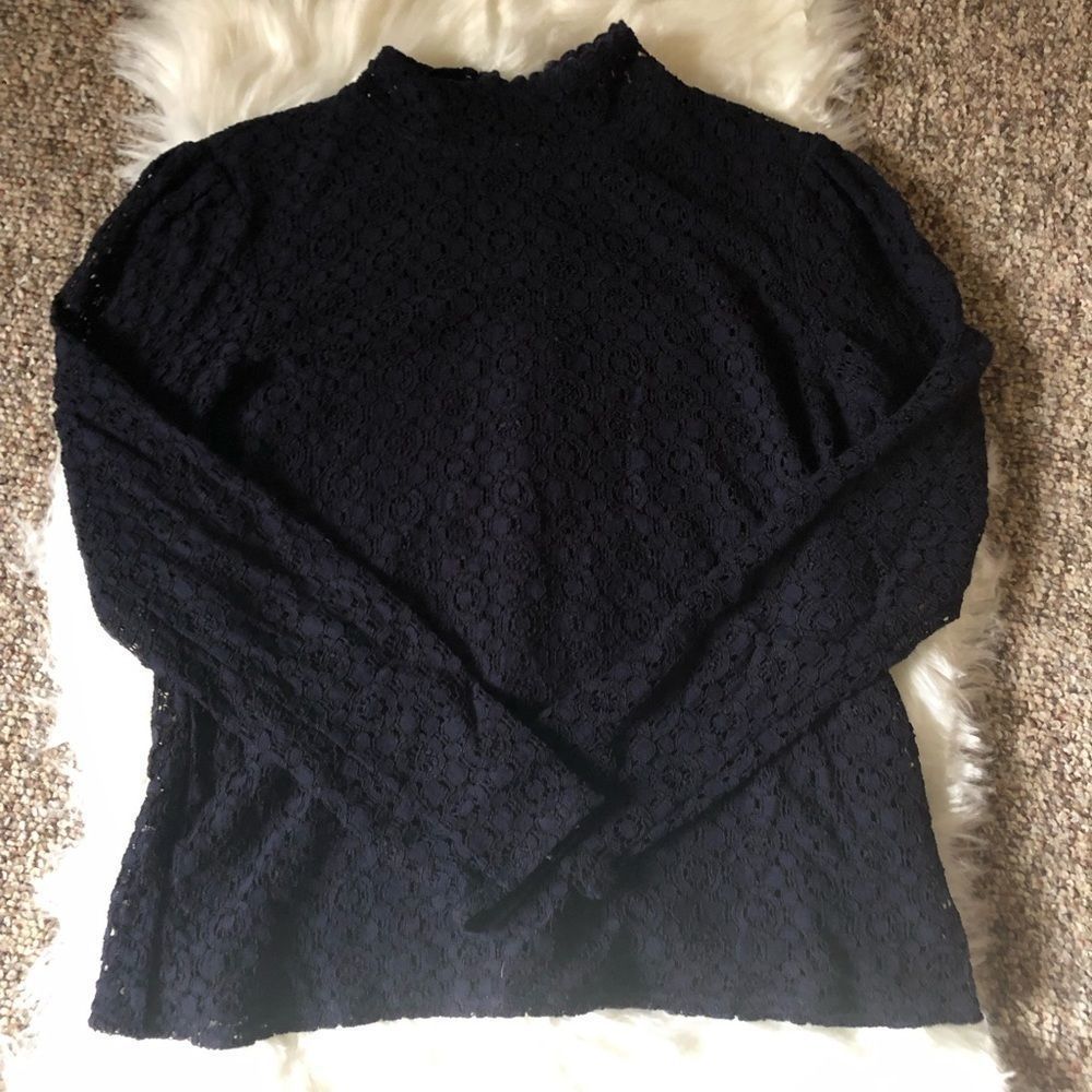 BANANA republic crotchet like top size small